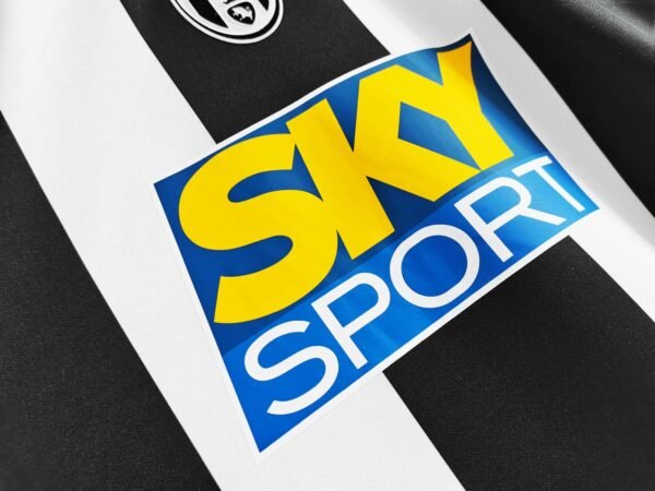 Retro Juventus Home jersey 2004/2005 – Image 4
